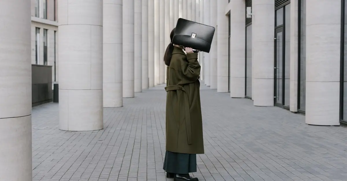 Cómo llevar el estilo oversized con elegancia