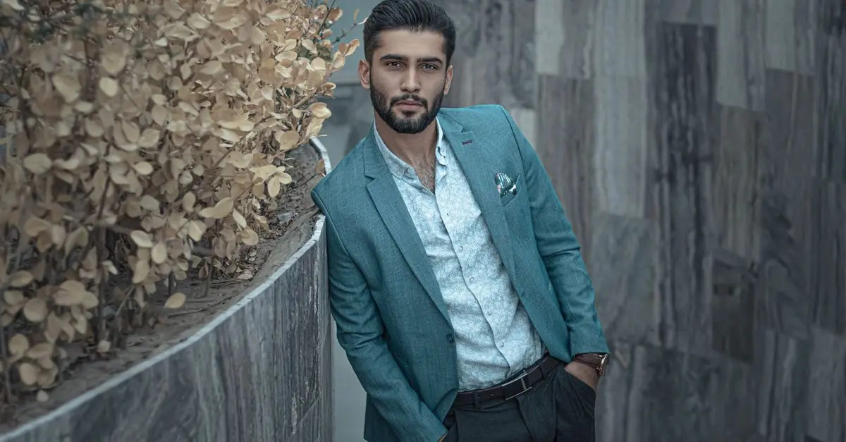 Cómo crear un look casual elegante para hombres