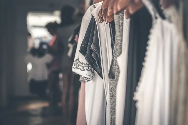 Cómo seleccionar el mejor tejido para tu ropa masculina