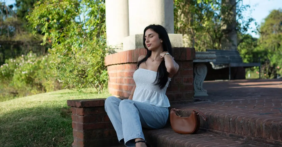 Cómo combinar prendas de primavera para un look fresco