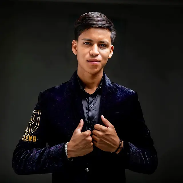 Cómo combinar colores en tu vestimenta masculina