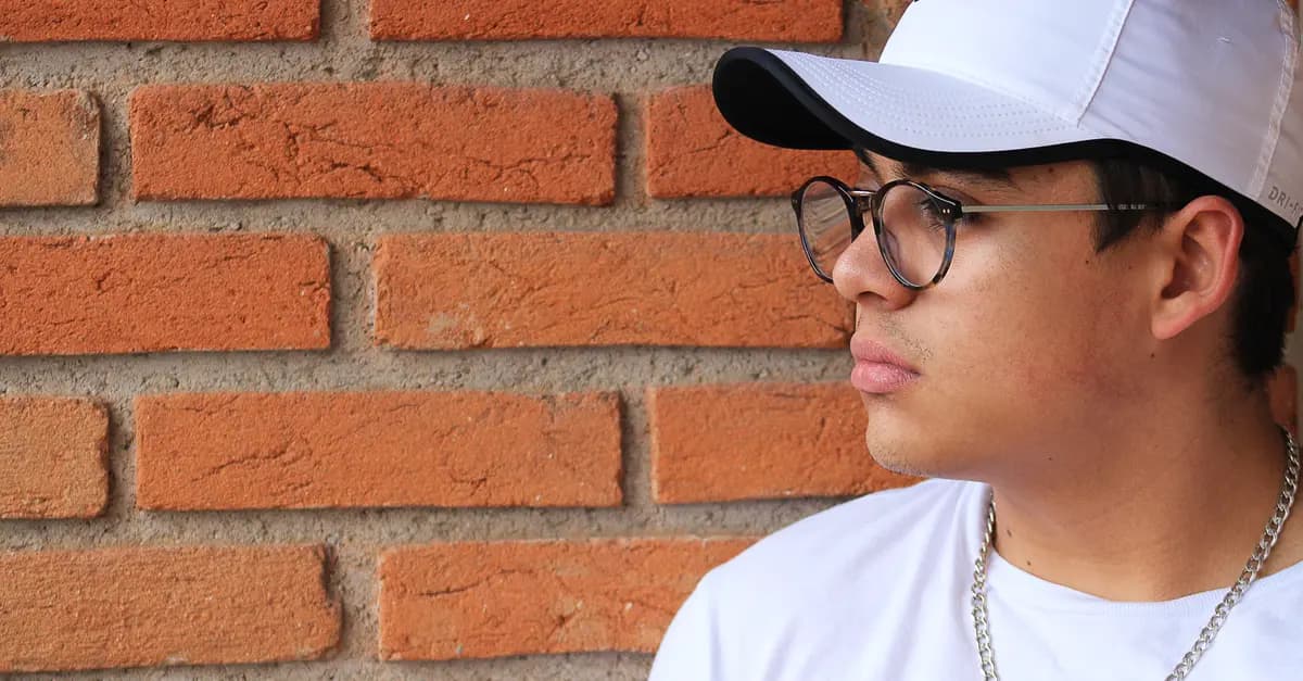 Cómo combinar accesorios masculinos para un look perfecto