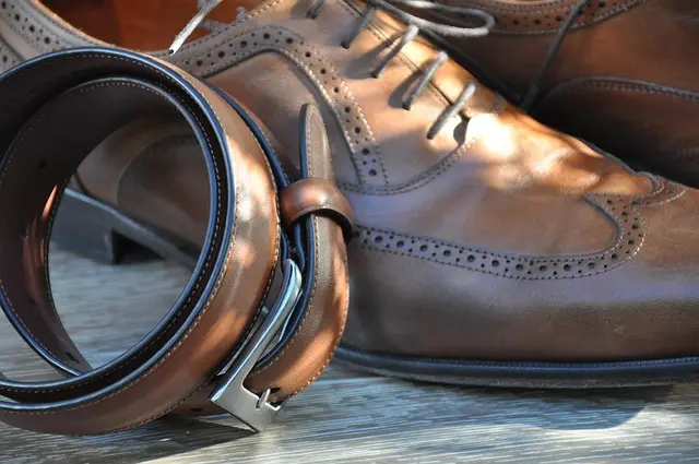 Cómo combinar prendas básicas para un look atractivo