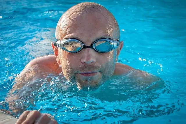Cómo elegir el mejor traje de baño masculino para este verano