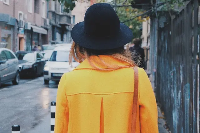 Cómo elegir el abrigo perfecto según tu estilo personal