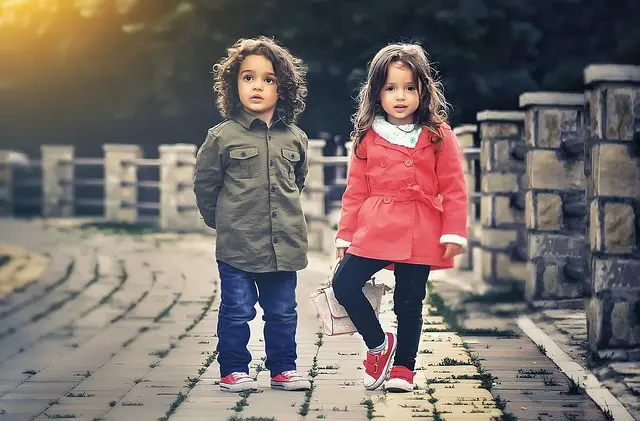 Cómo combinar estilos de chaquetas para un look atractivo