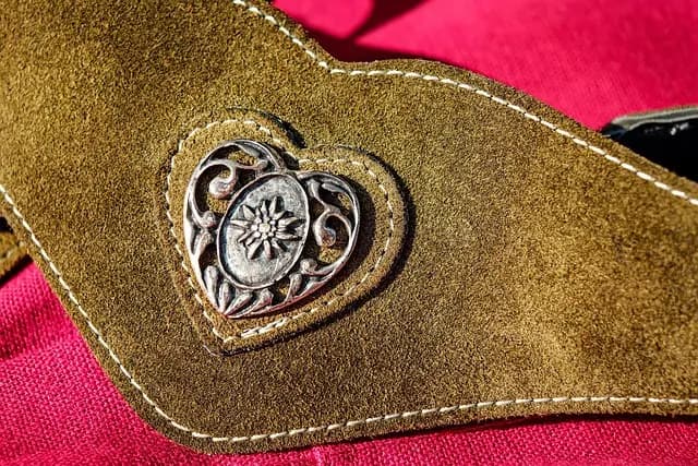 Cómo combinar prendas de cuero para un look masculino atractivo