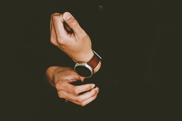 Cómo combinar accesorios masculinos para un look atractivo